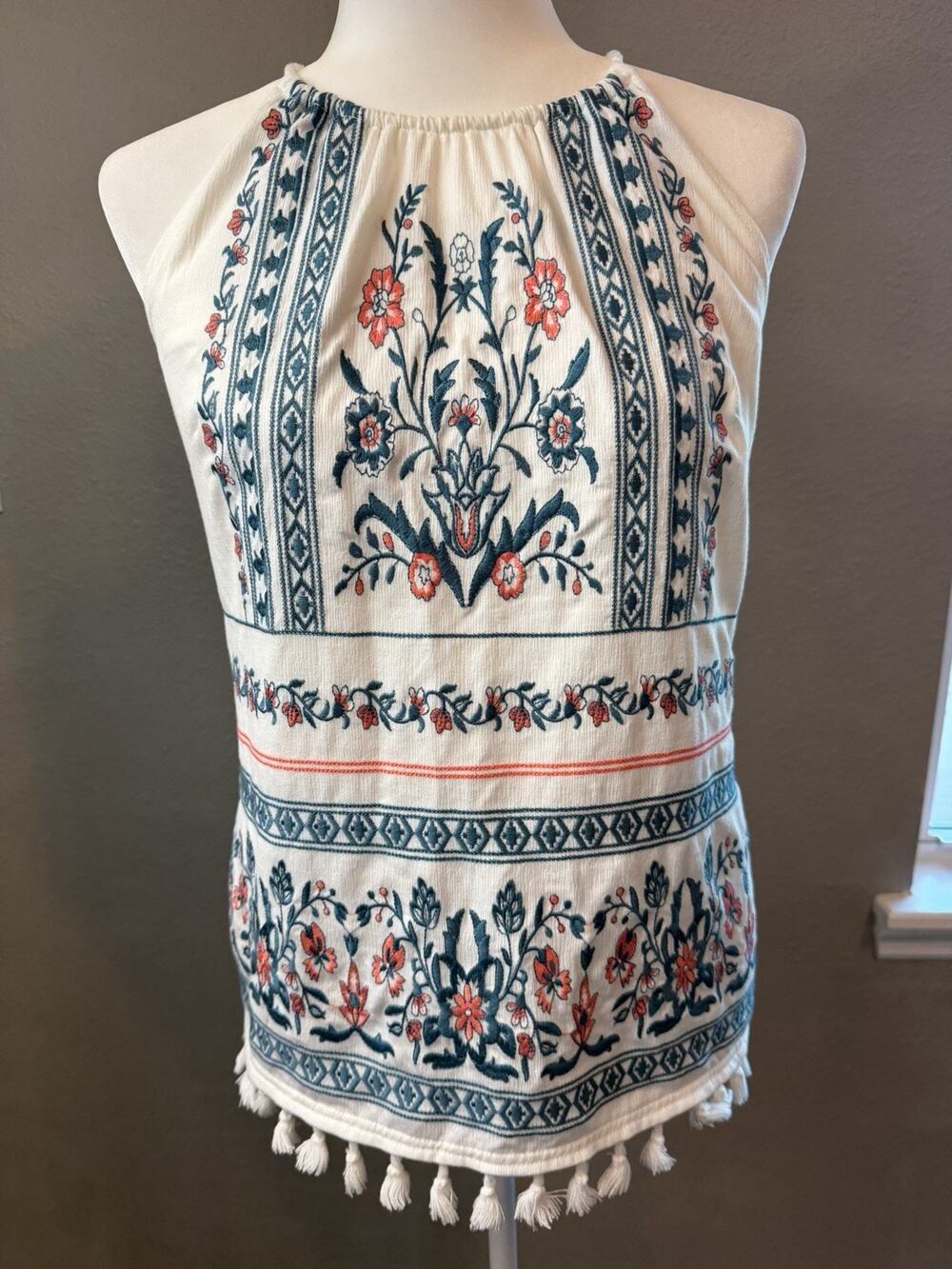 Skies are Blue Floral Embroidered Tasseled Hem Halter Sleeveless Top Lined Small